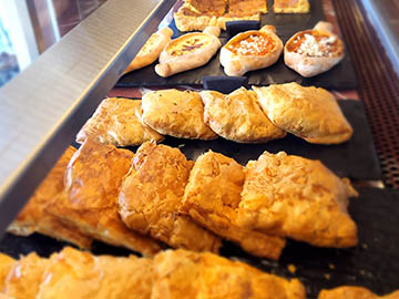 micro-bakery-oia-santorini-phyllon